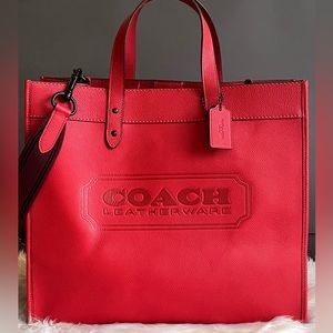 CE468 - Coach Field Tote 40 with Coach Badge